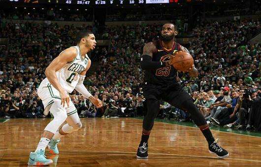  米切尔40分对飙塔图姆，骑士加时险胜绿军  