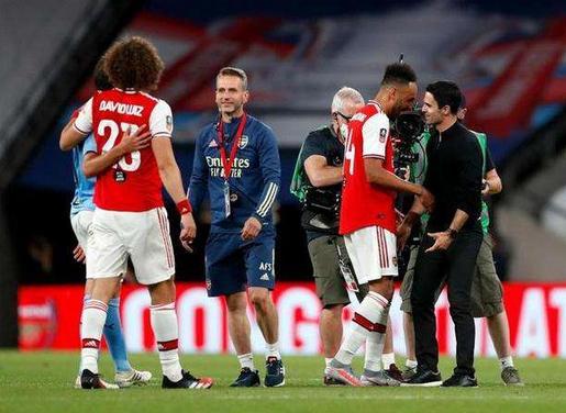  热刺主场不敌狼队，罗梅罗染红成转折  